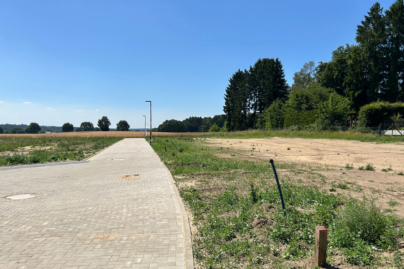 Blick auf das Baugebiet mit Bagger