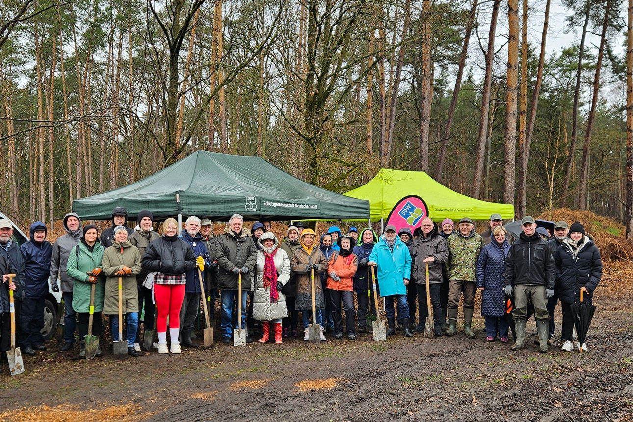 Engagiert und motiviert: Rund 40 Teilnehmerinnen und Teilnehmer trotzen dem Regen