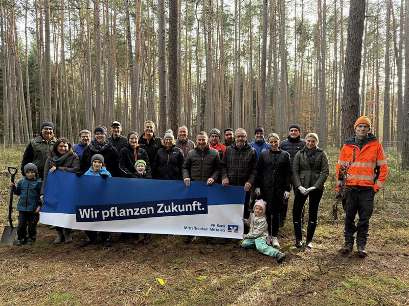Gruppenfoto im Rahmen der Baumpflanzaktion