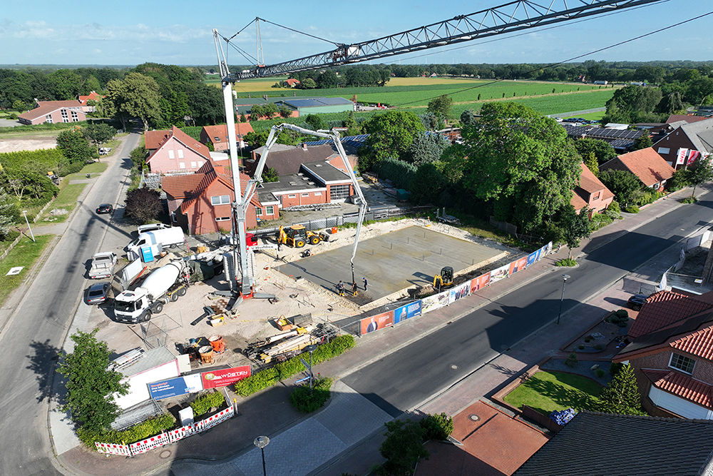 Bodenplatte gegossen: Wichtiger Meilenstein für den Neubau