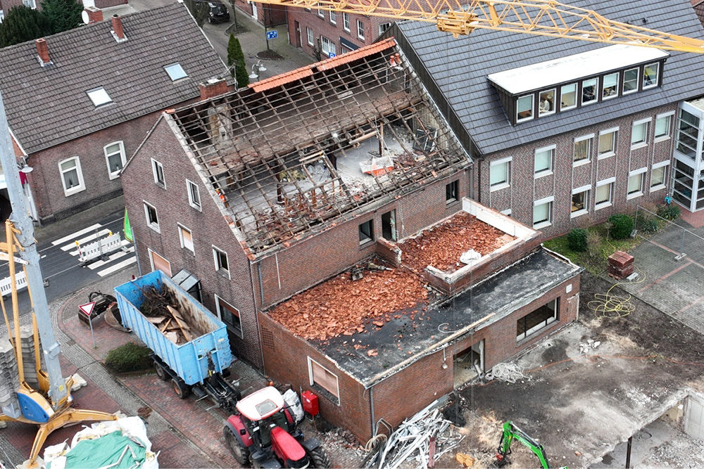 Die Abrissarbeiten an der ehemaligen Gaststätte Sanen haben begonnen.