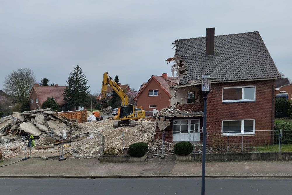 Der Abriss der Bäckerei Uhlen ist abeschlossen und macht Platz für unseren Neubau.