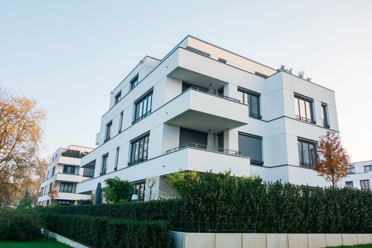 Modernes Mehrfamilienhaus