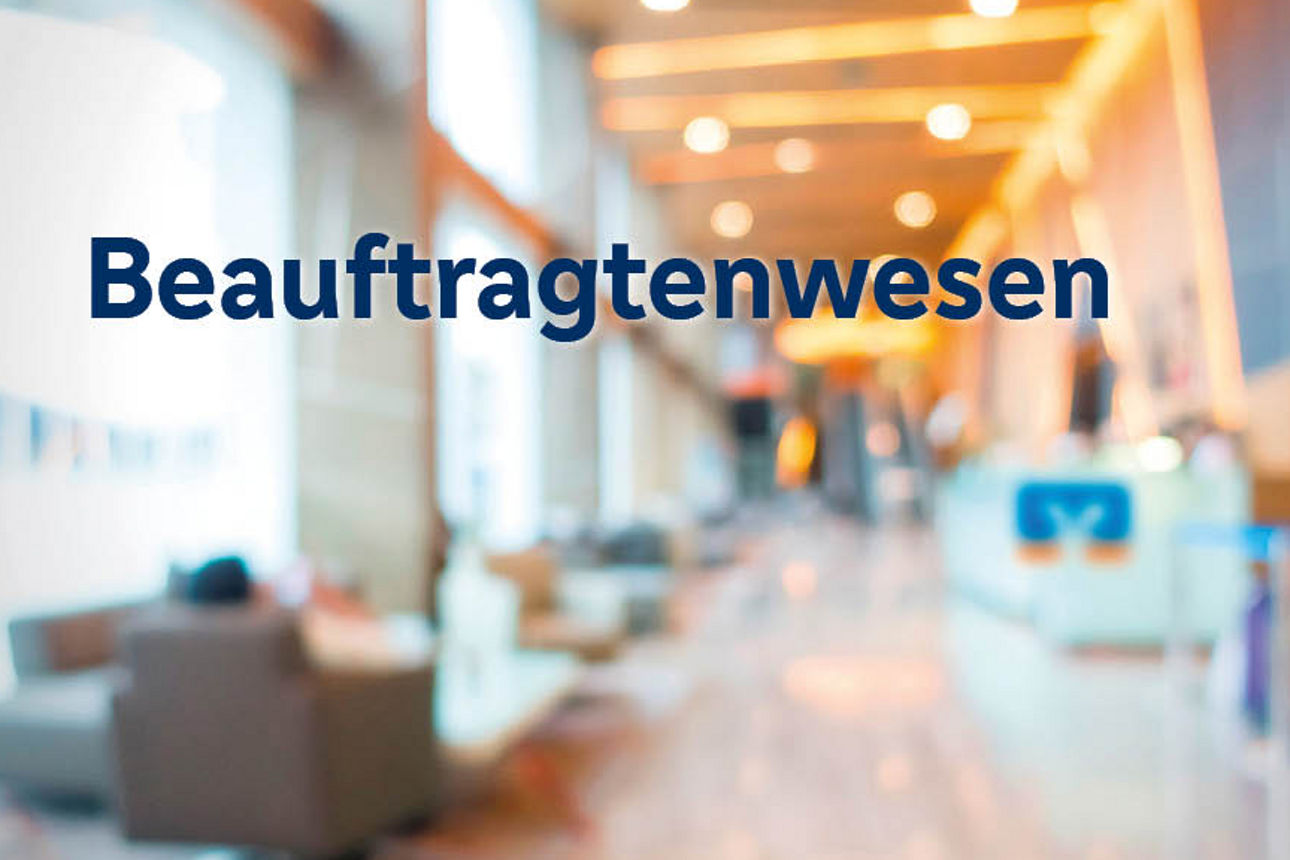 Verschwommener Hintergrund in einen Serviceraum für Kundinnen und Kunden