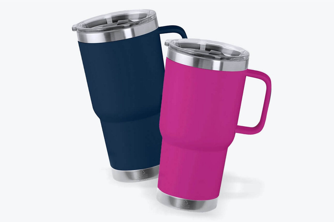 Zwei Thermobecher in blau und pink