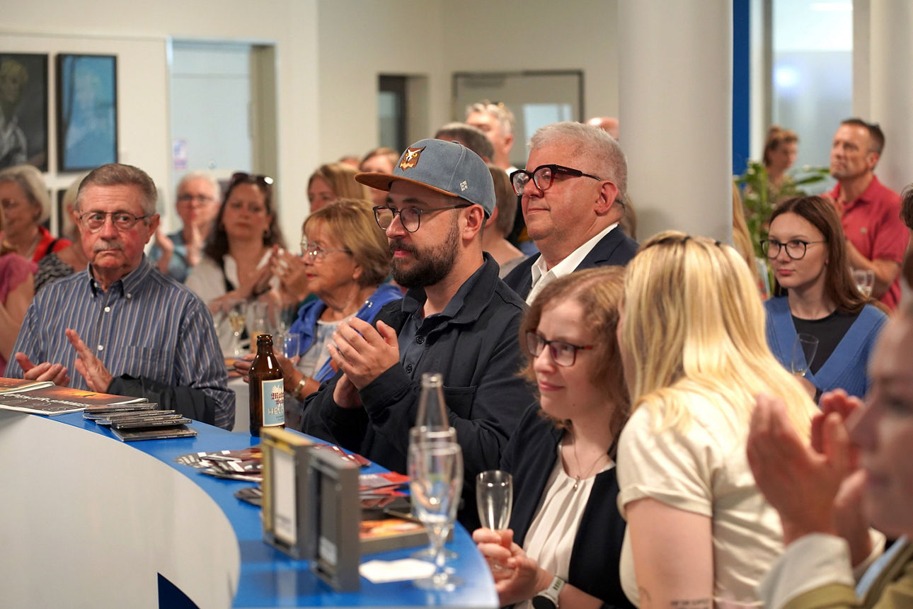 Begeisterter Applaus von den Besucherinnen und Besuchern der Vernissage