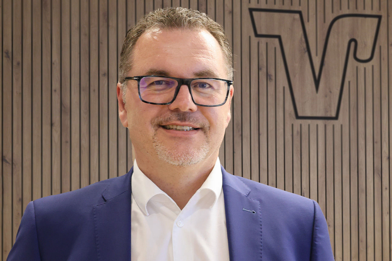 Privatkundenleiter Bernhard Stuber lächelt