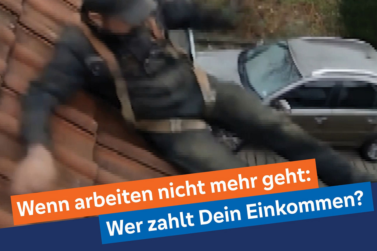 Ein Dachdecker der vom Dach stürtzt. 