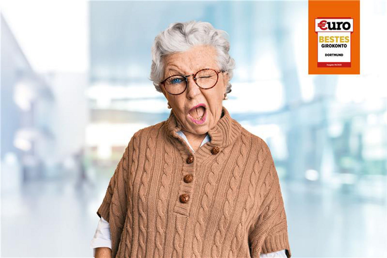 Oma die eine Grimasse zieht