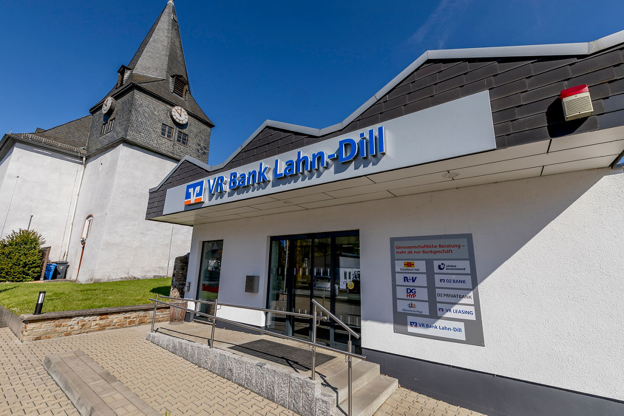 Die Außenansicht der Filiale in Bicken