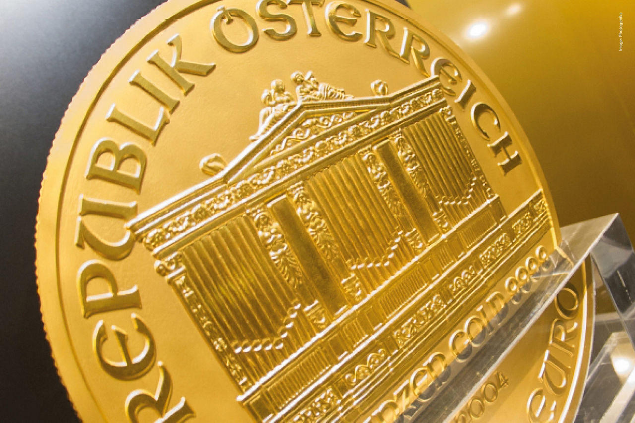 Das Bild zeigt Big Phil, die größte Goldmünze Europas mit der Aufrchrift "Republik Östereich" am Rand.