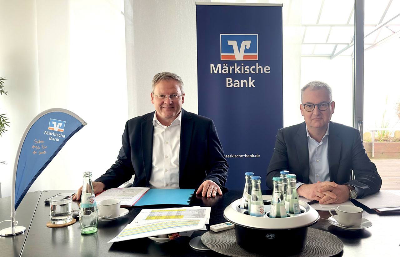 Achim Hahn (Vorstand) und Artur Merz (Vorstandssprecher) bei der Bilanzpressekonferenz 2026