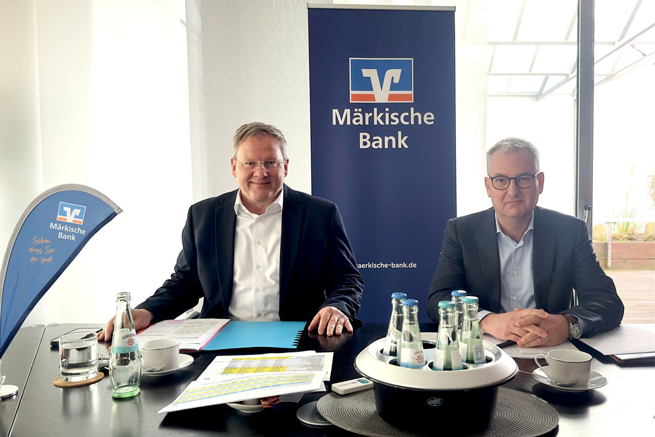 Achim Hahn (Vorstand) und Artur Merz (Vorstandssprecher) bei der Bilanzpressekonferenz 2026