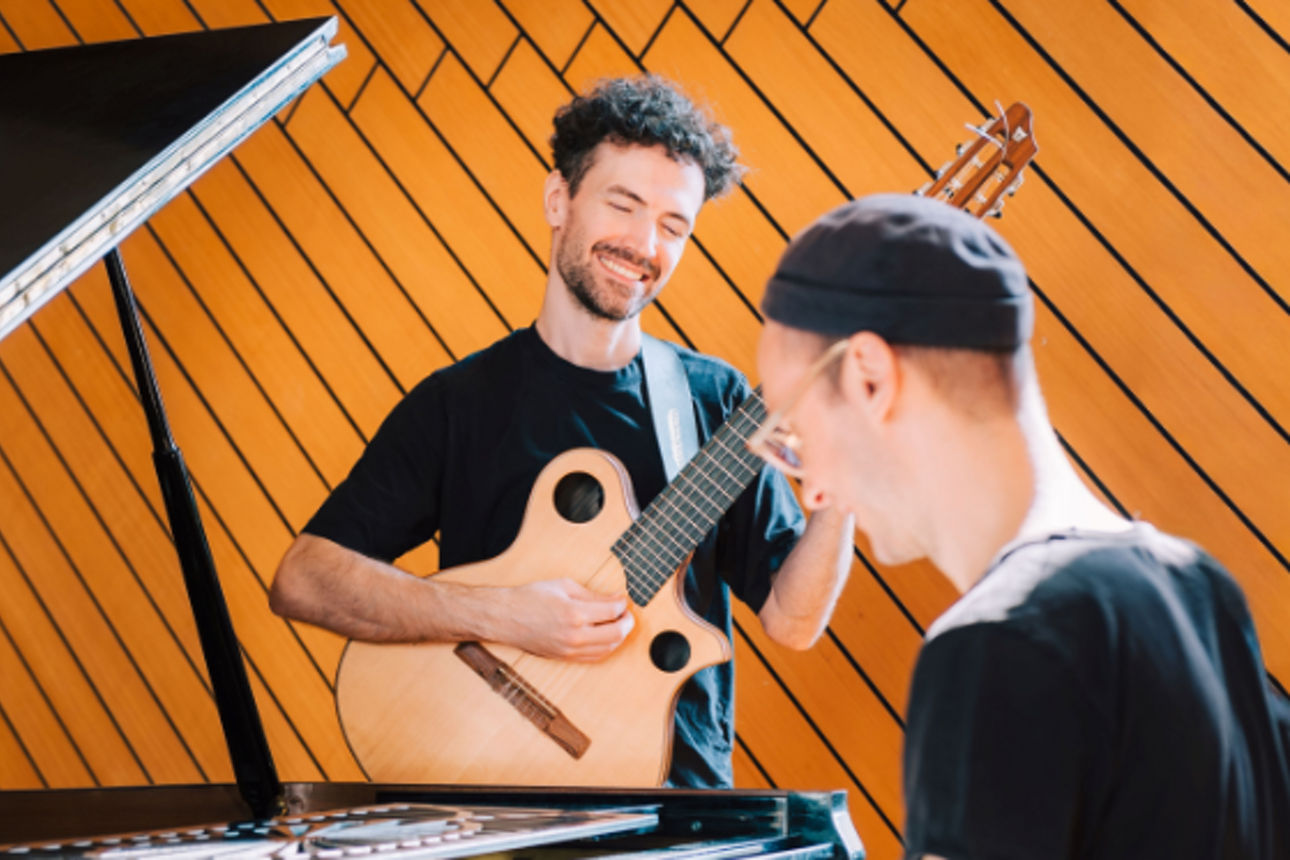 Luis Weiß ist Kirchenraummusiker, Komponist und Klangkünstler