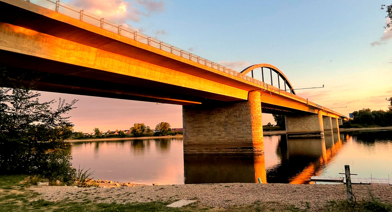 Donaubrücke Deggendorf bei Sonnenuntergang