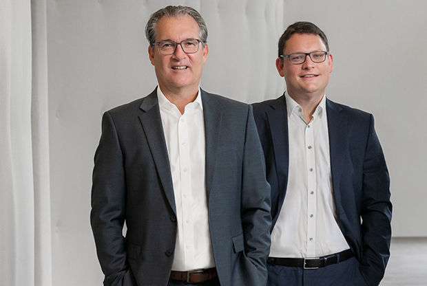 2 Herren des Vorstandes im Anzug