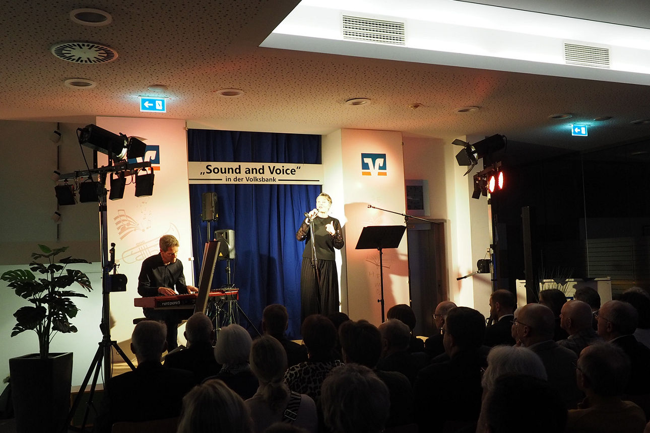 Ann-Kathrin Schneider und Andreas Schieser auf der Bühne