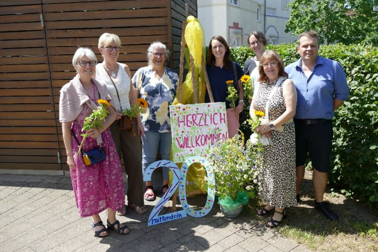 Ein Gruppenfoto vom Sommerfest 20-jähriges Jubiläum. 