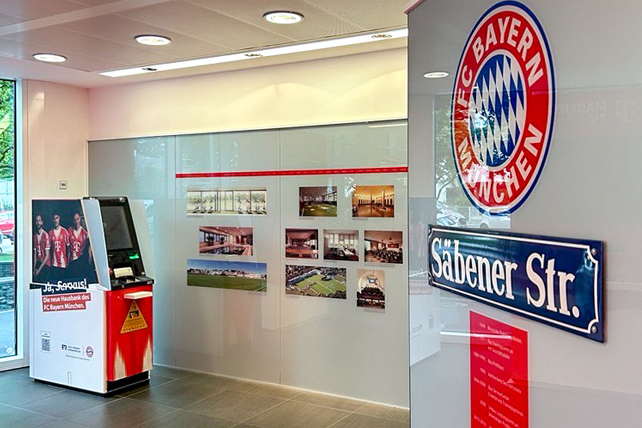 Geldautomat beim FC Bayern München an der Säbener Straße