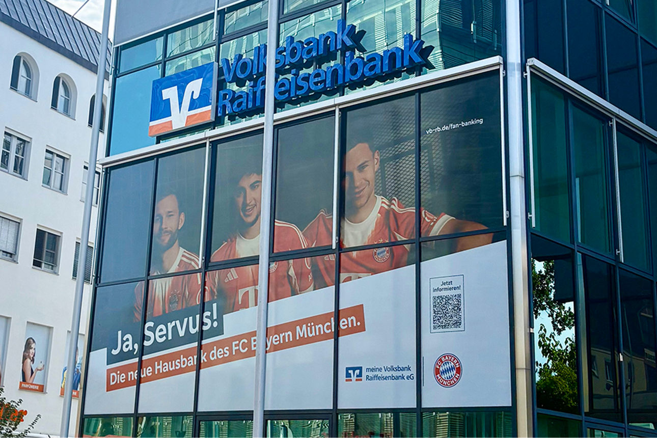 FC-Bayern-München-Magazinbeitrag-Plakat-Geschäftsstelle