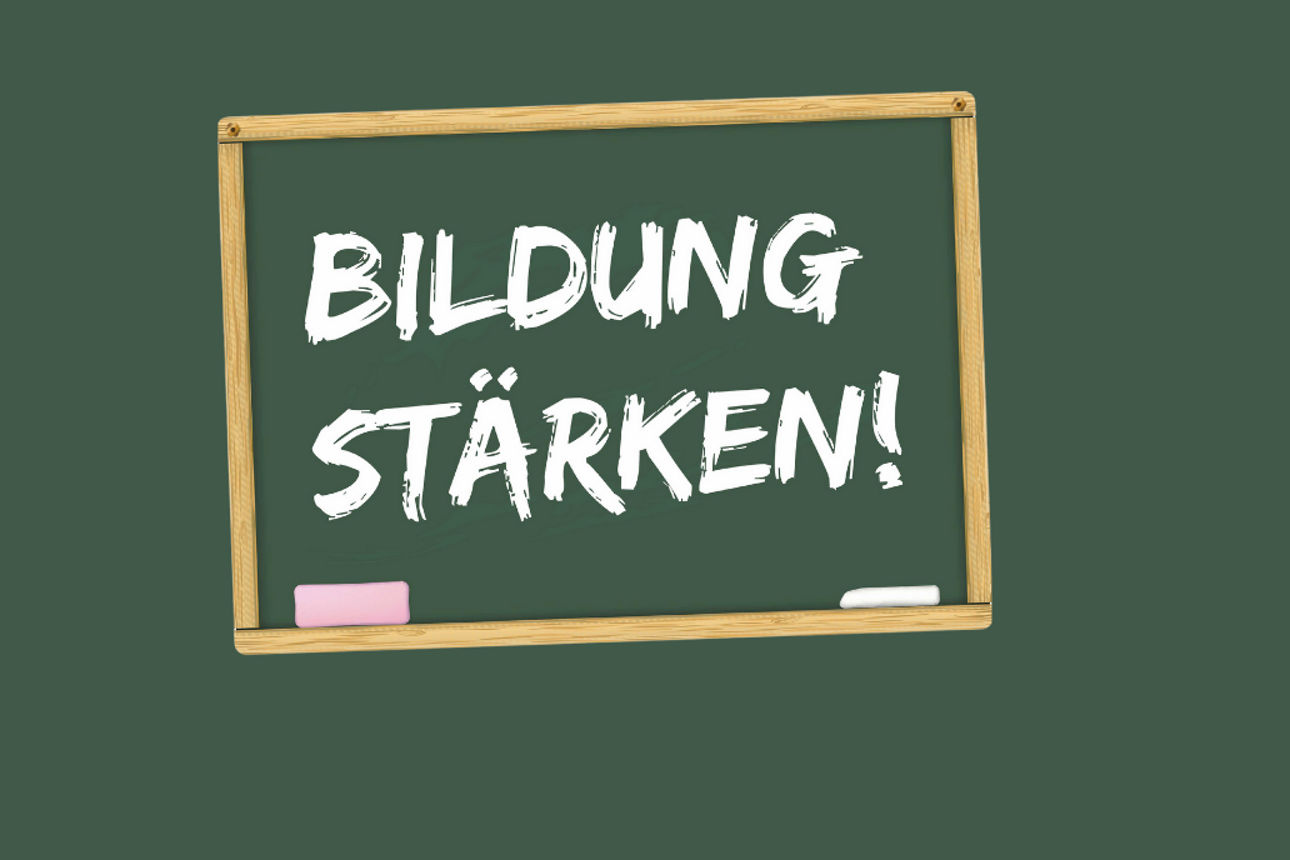 Bild mit Tafel auf dieser steht "Bildung stärken"