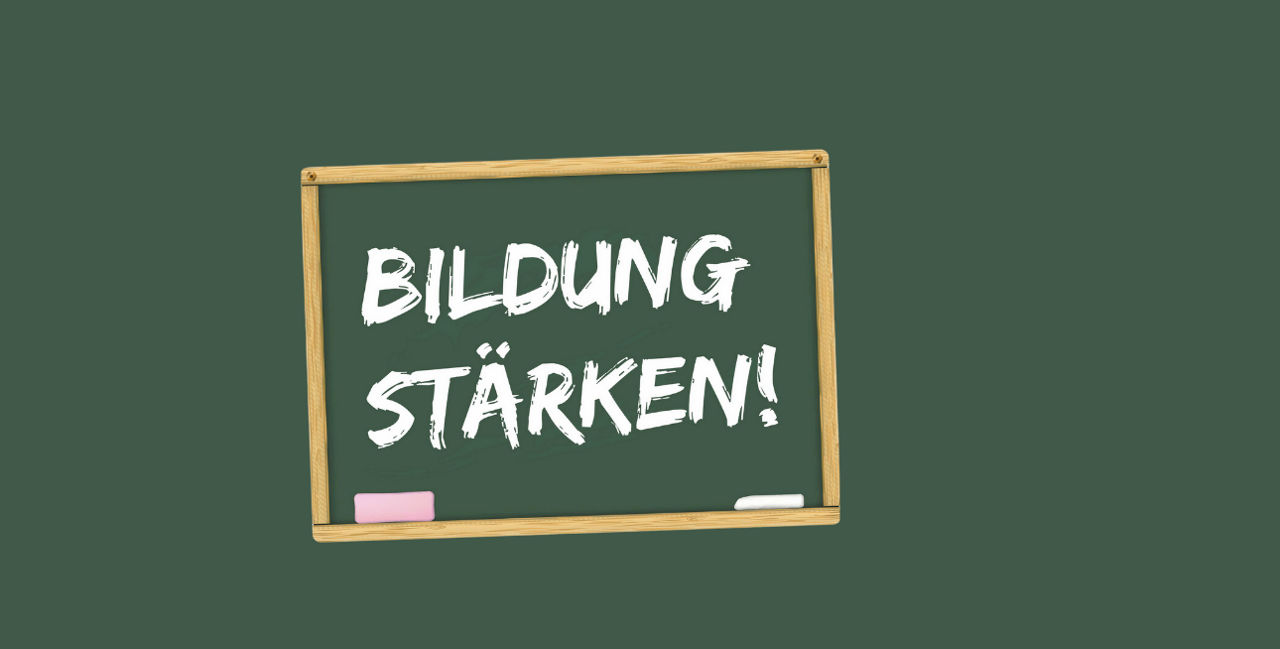 Bild mit Tafel auf der steht "Bildung stärken"