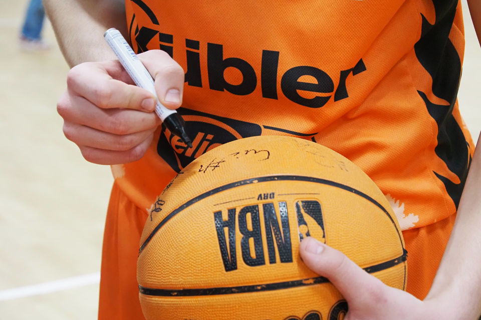 Basketball mit Unterschriften der Black Forest Panthers