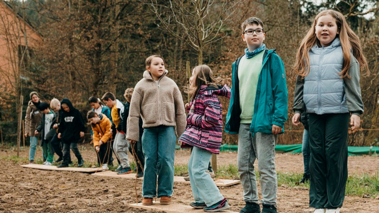 Schulkinder bringen die Natur zum Blühen – Blumenwiesen-Aktion am Hohbergsee