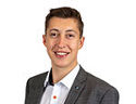Ansprechpartner Marc Bodenmüller in einem Business Outfit lächelt in die Kamera