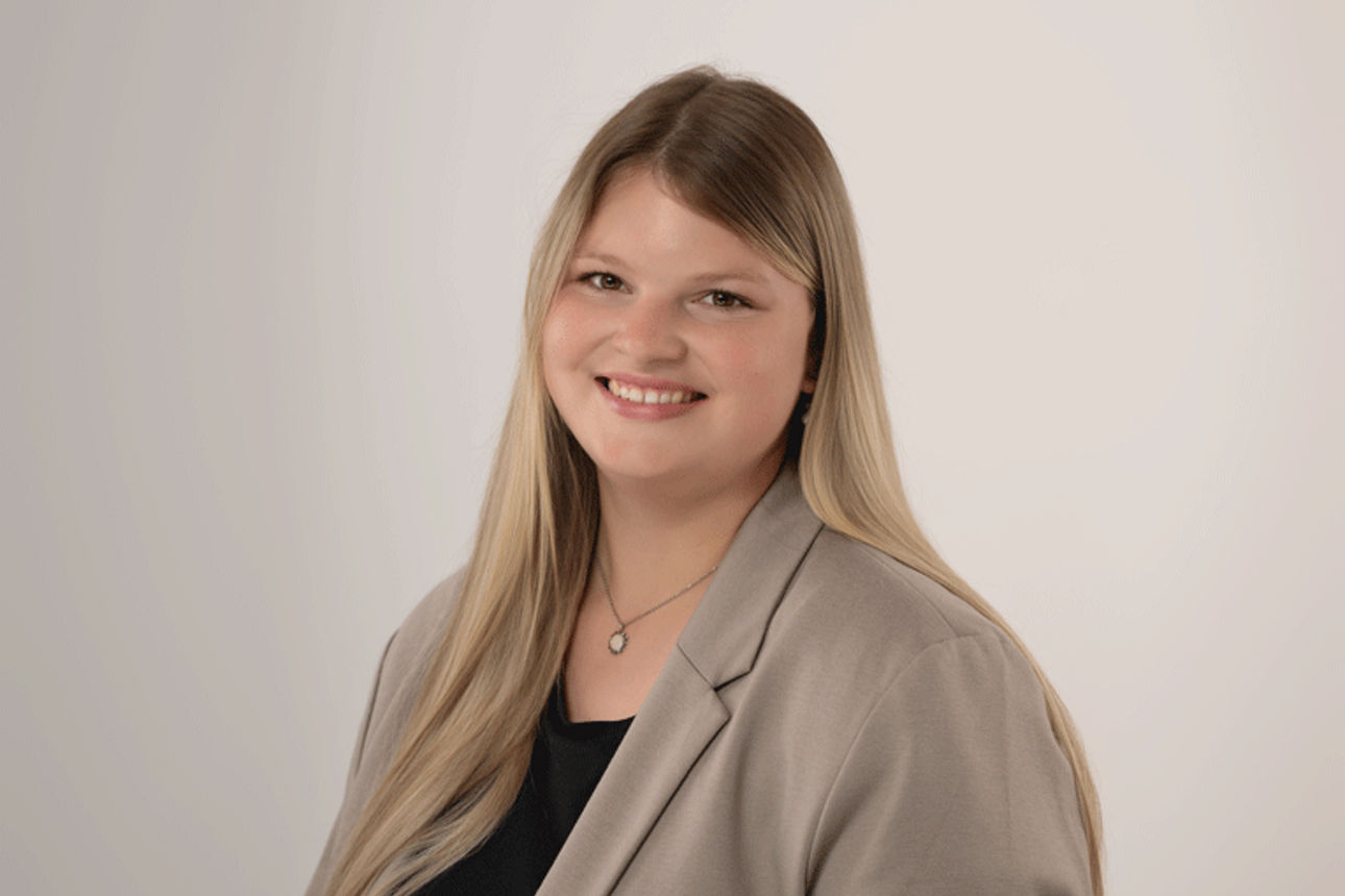 Porträt Emily Brauer, Team Wohnbau der Volksbank Mittweida eG