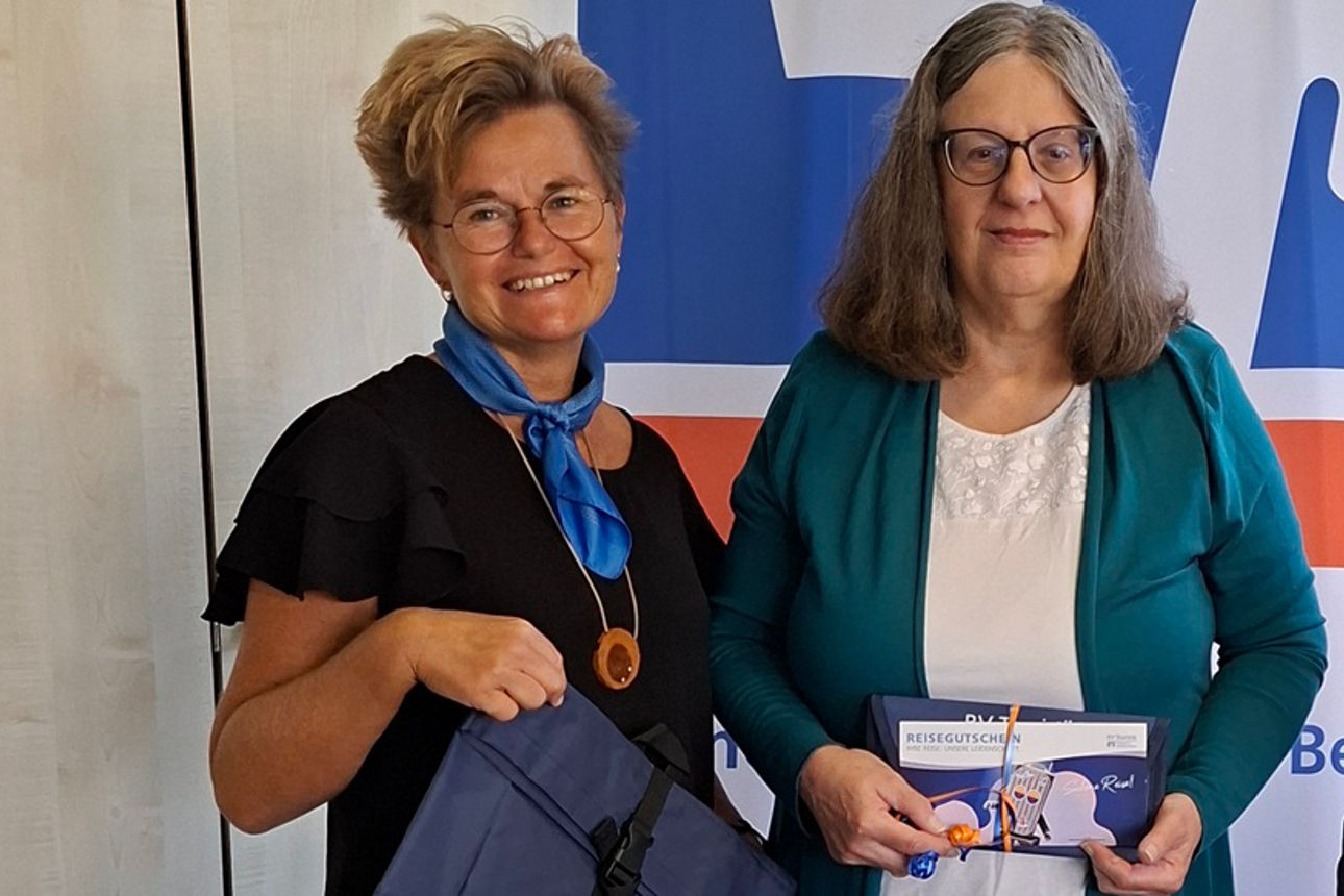 v.l.n.r: Kundenberaterin Birgit Buchinger, Gewinnerin Franziska Breuherr und Kundenberater Herbert Brand