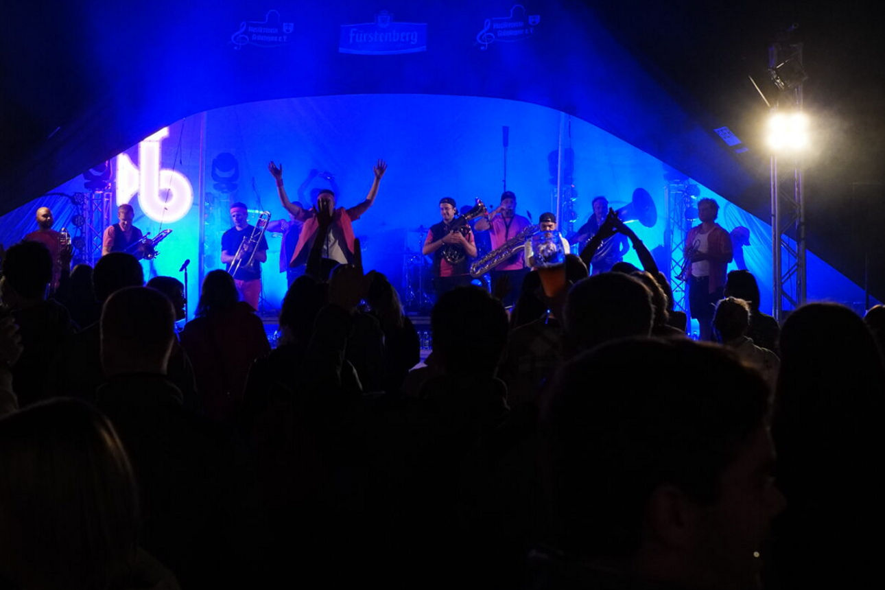 Liveauftritt einer Band beim Brigachfestival 2025, Foto: Musikverein Grüningen e. V.