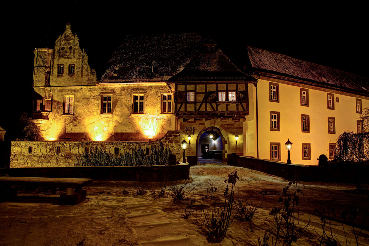 Burg Stettenfels bei Nacht.