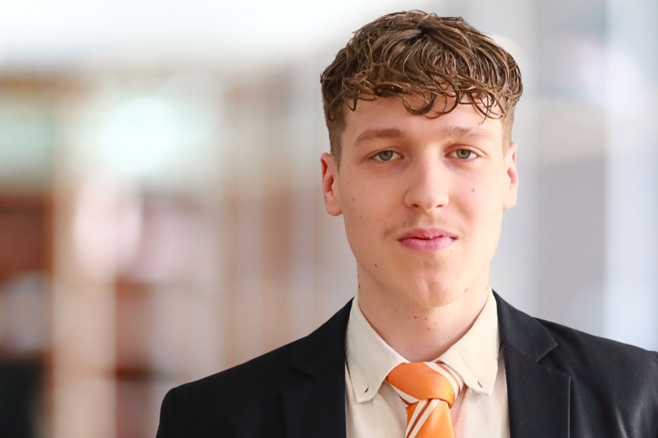 Dimitrij Burgardt Servicemitarbeiter