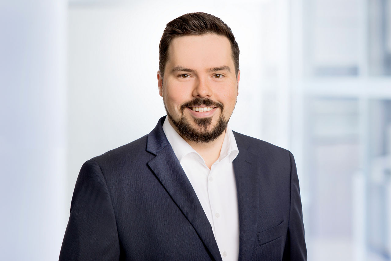 Portrait zeigt Carsten Scheibe, Finanzservice 