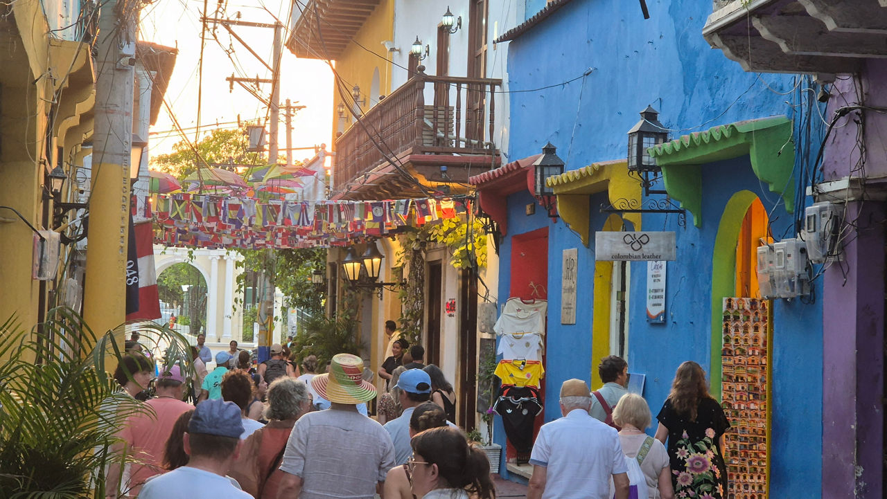 bunte Gasse in Cartagena