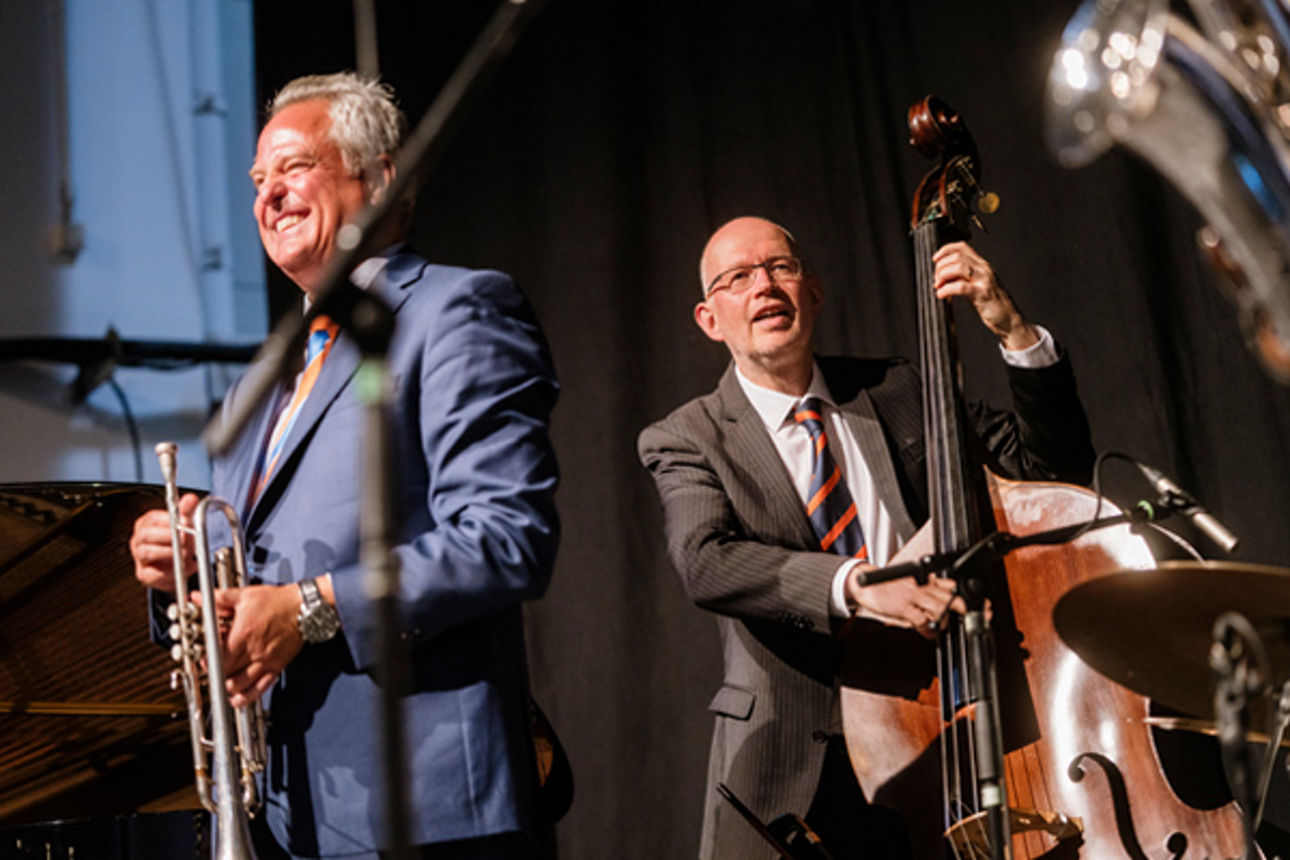Chris Hopkins International Swing Stars