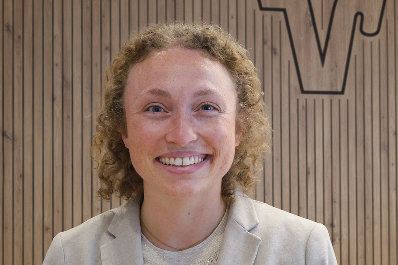 Vorstandsstabsleiterin Christina Freundorfer lächelt