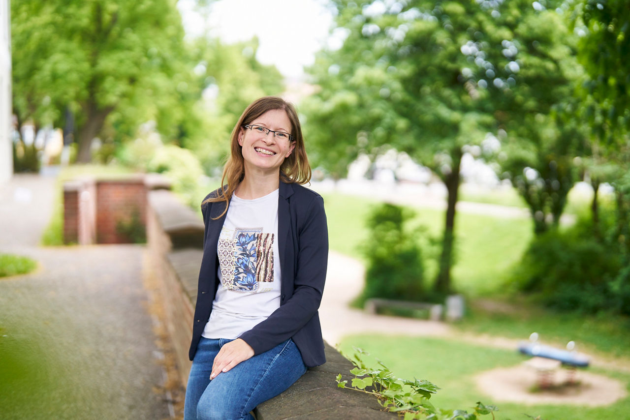 Corinna Seidler im Grünen