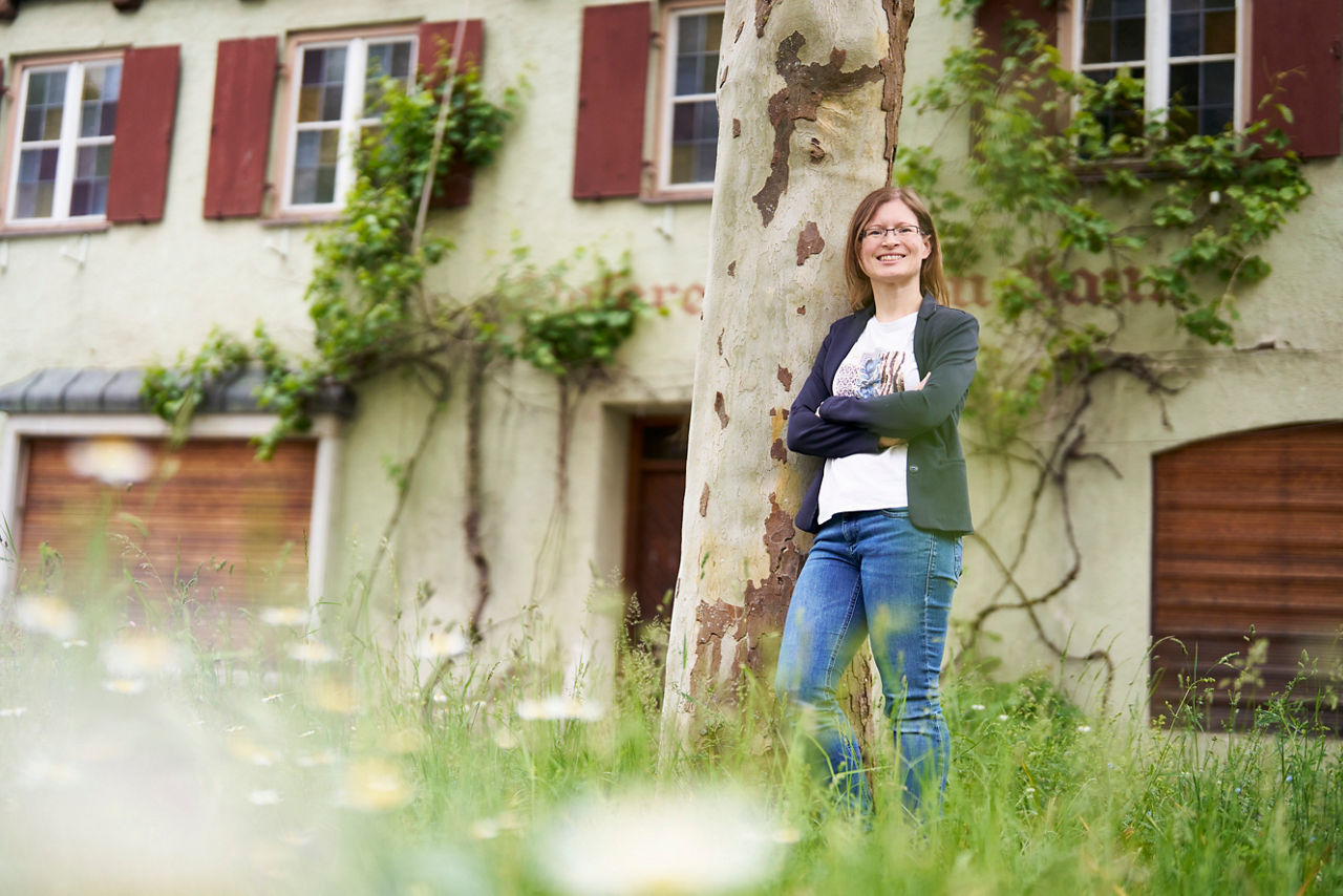Corinna Seidler im Grünen