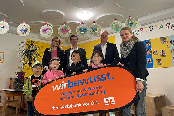 Elterninitiative Hellweg Kinderstätte e.V. und die Volksbank Unna