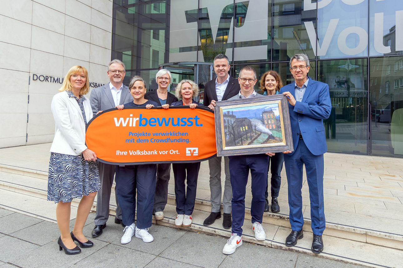 Rufen zum Mitmachen beim großen Crowdfunding zum 75. Jubiläum des Museums Ostwall auf (v.l.): Claudia Pilz