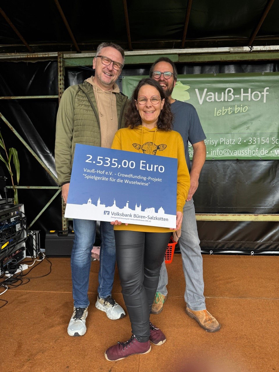 VerbundVolksbank OWL unterstützt Aufbau eines Naturspielplatzes für den Vauß-Hof e.V. 