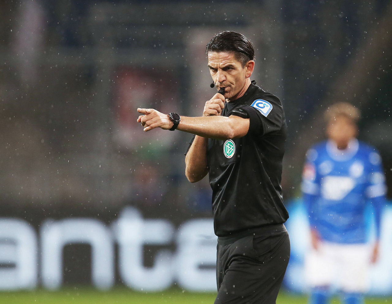 Schiedsrichter Deniz Aytekin . Fussball: LIGA: Saison 22/23: TSG 1899 Hoffenheim - SC Freiburg , 7. Spieltag, 18.09.2022. *** Referee Deniz Aytekin Sport Football LIGA Season 22 23 TSG 1899 Hoffenheim SC Freiburg , Matchday 7, 18 09 2022 