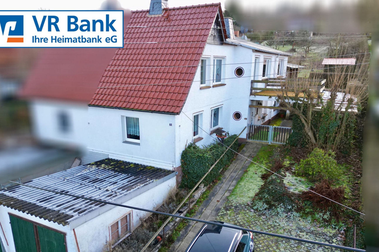 Doppelhaushälfte über zwei Wohnetagen; mit Balkon, Terrasse, Keller