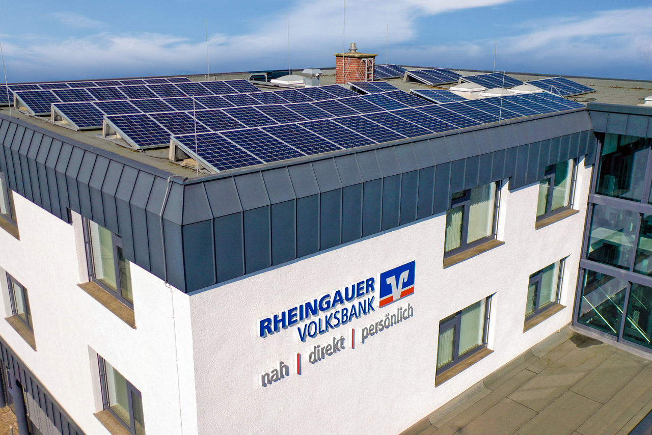 Photovoltaikanlage auf dem Dach unserer Hauptstelle in Geisenheim