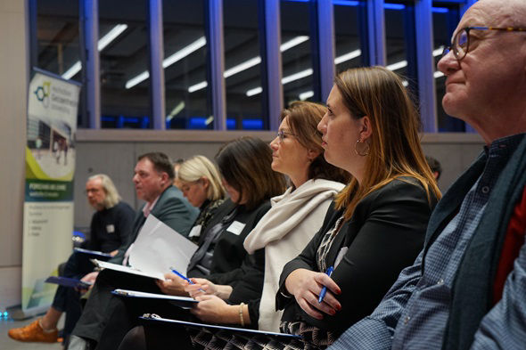 Mix aus Publikum und Jury des Gründungspreis Rheingau-Taunus