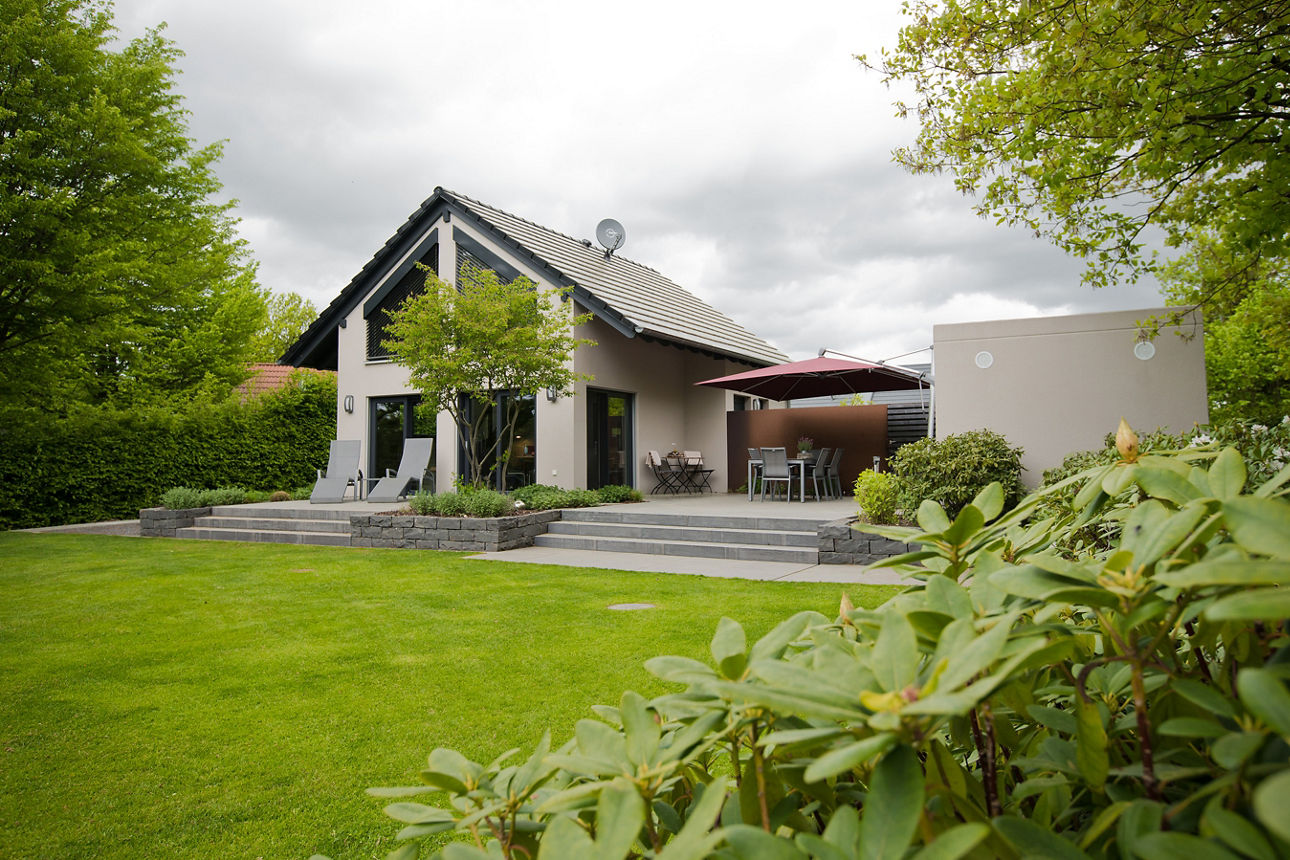 Eine modernes Einfamilienhaus im Grünen
