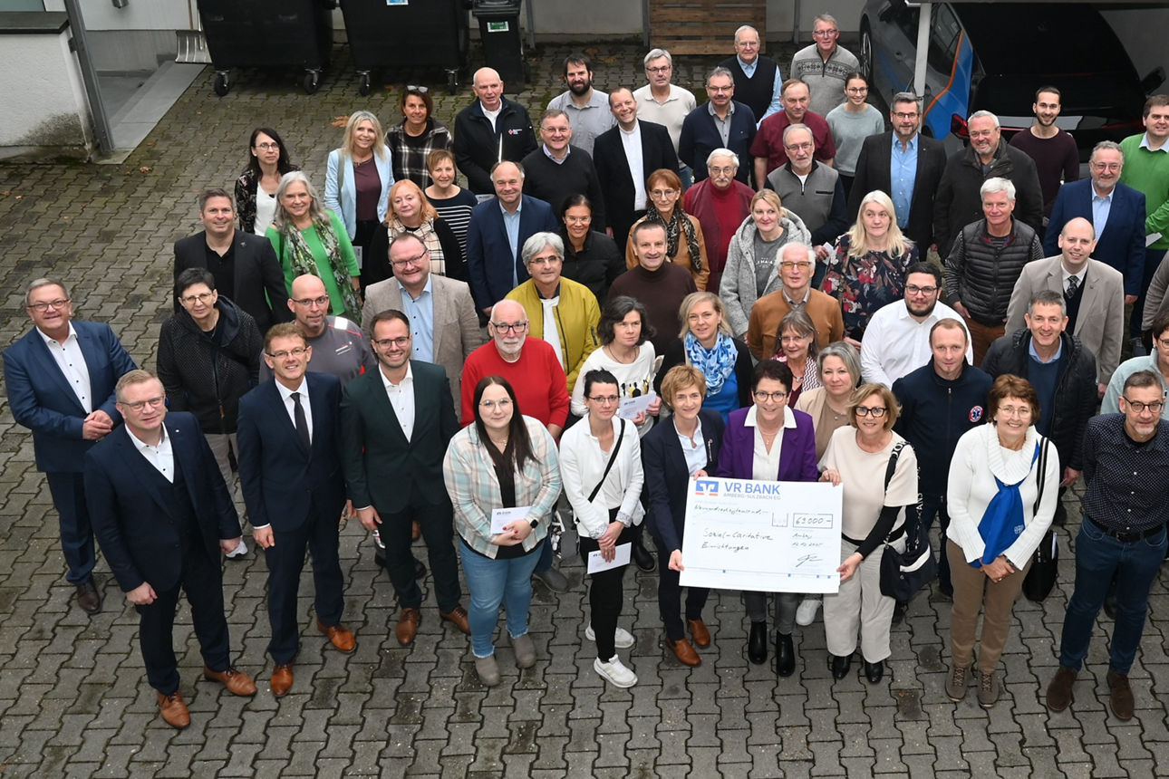 Gruppenfoto von der Spendenübergabe 2025