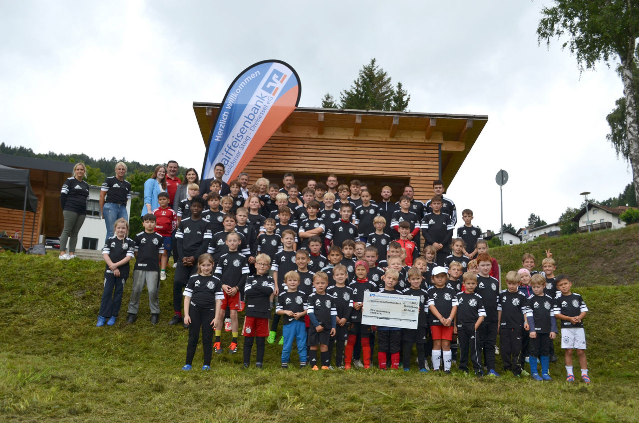 Gruppenfoto des Jugendcamps Schönberg